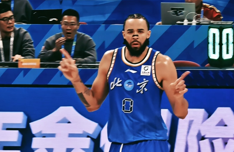 PG电子平台-麦基首秀12+6！北京大胜送四川24连败 周琦11+7迎里程碑